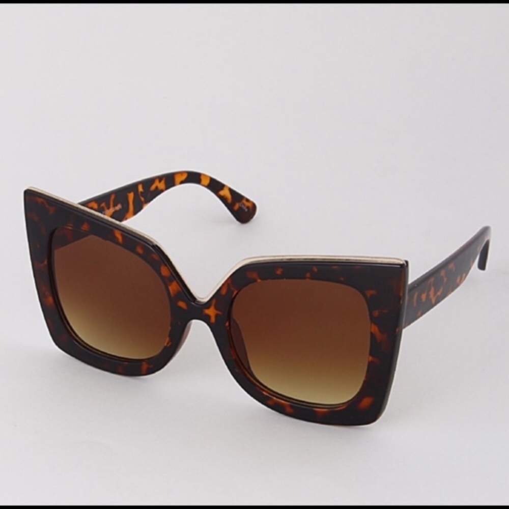 Retro Cat Eye Sunnies - Picture 3 of 3